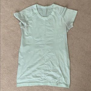 A lululemon swiftly tech t shirt